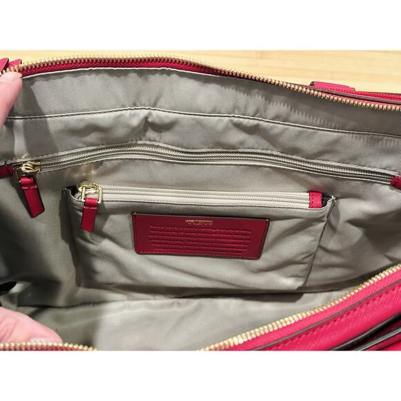 Tumi Varek Raspberry Large Travel Bag Purse Carryall Laptop Tote Bag Carry-On VG - Picture 9 of 16